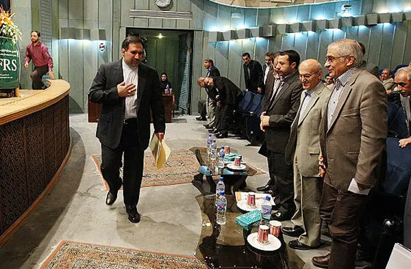 (تصاویر) مواجهه وزیر فعلی و پیشین اقتصاد