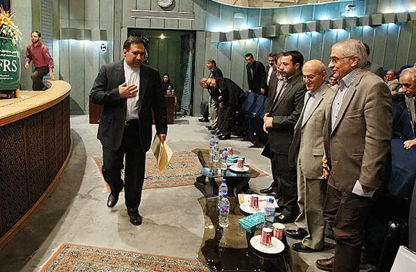(تصاویر) مواجهه وزیر فعلی و پیشین اقتصاد