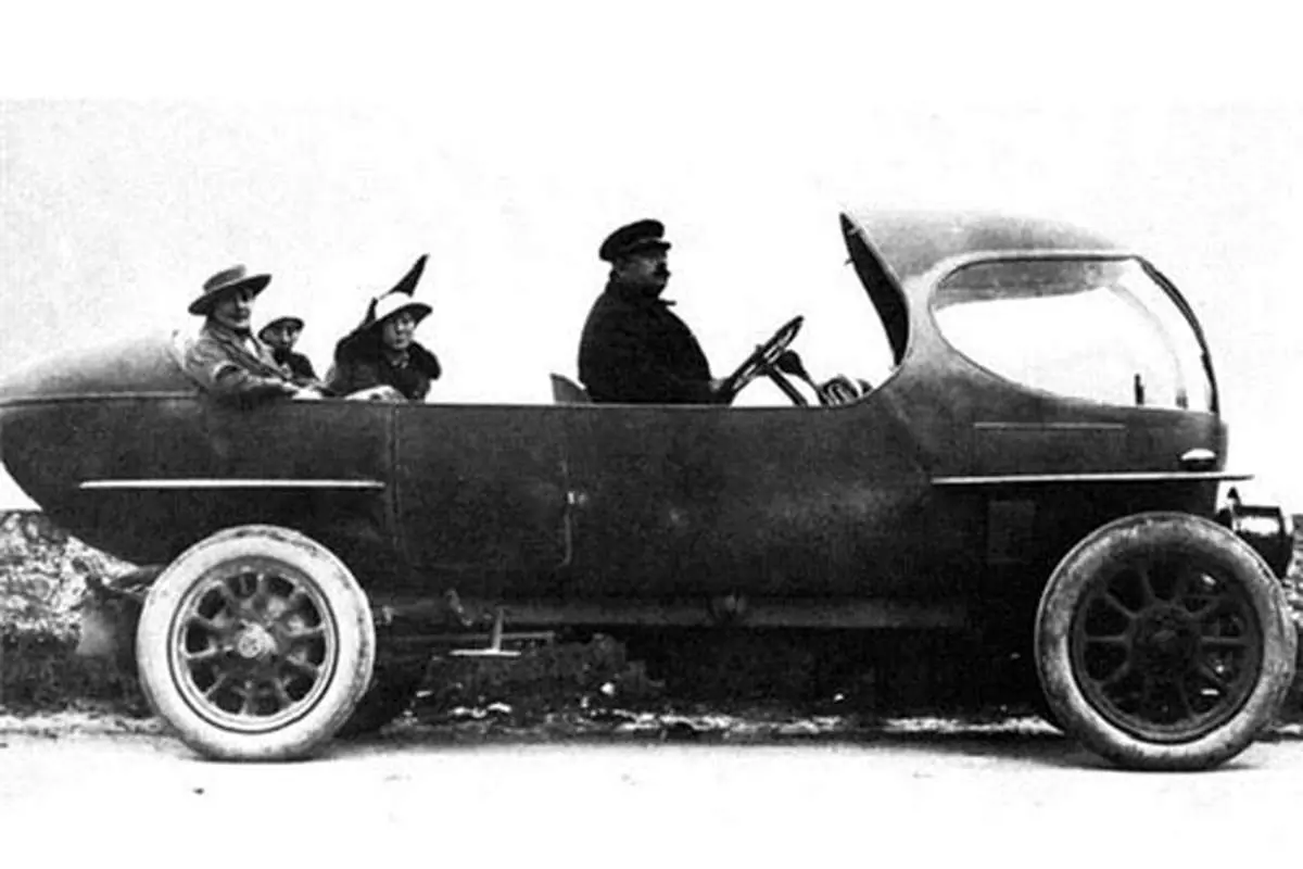 (تصاویر) ماشین مسابقه عجیب در سال1914