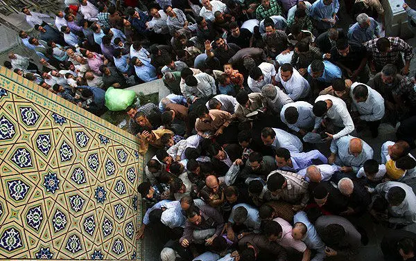 (تصاویر) ازدحام بازدیدکنندگان ضریح امام‌ حسین(ع)