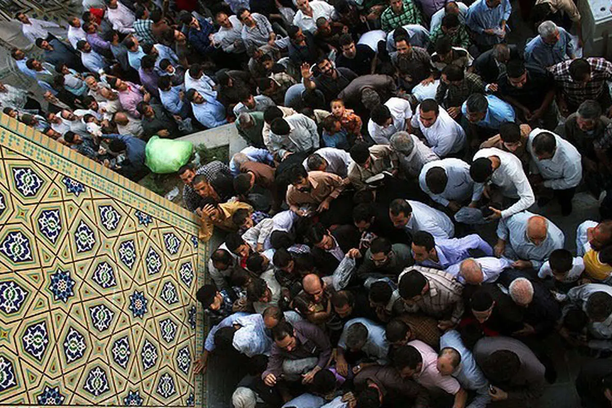 (تصاویر) ازدحام بازدیدکنندگان ضریح امام حسین(ع)