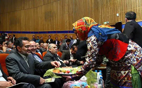 (تصاویر) وزیر ارشاد پای آواز مختاباد