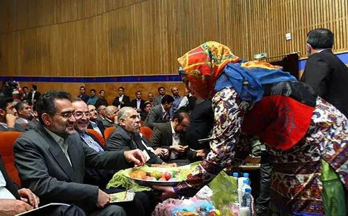 (تصاویر) وزیر ارشاد پای آواز مختاباد