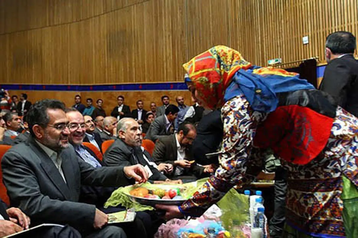 (تصاویر) وزیر ارشاد پای آواز مختاباد
