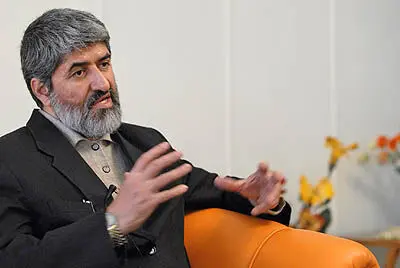 هجوم عجیبی به نماینده می‌آورند