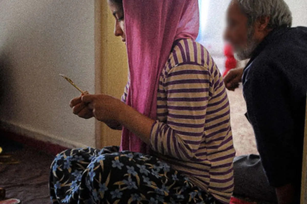 (تصاویر) گذرانزندگی با کفاشی دخترانخانواده