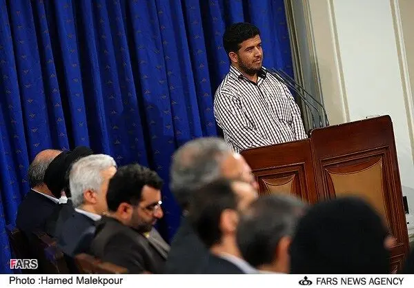 (تصاویر) دلجویی احمدی‎نژاد از خبرنگار فارس