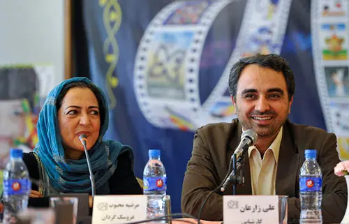 (تصاویر) سازنده و عروسک‌گردان "کلاه‌قرمزی"