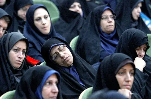 (تصاویر) خوابیدن پای سخنرانی حاجی‌بابایی!