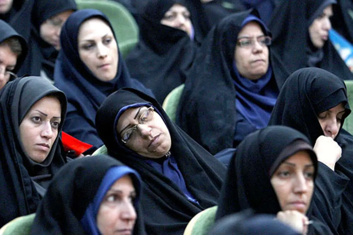(تصاویر) خوابیدن پای سخنرانی حاجیبابایی!