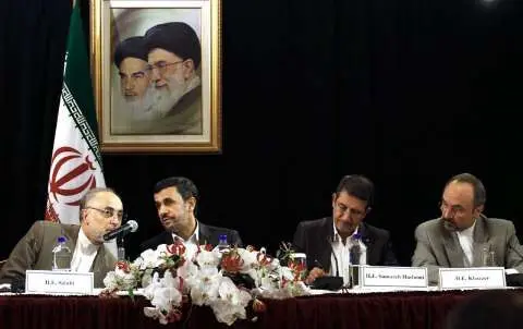 (تصاویر) مشایی در دیدار ایرانیان امریکا با احمدی‌نژاد