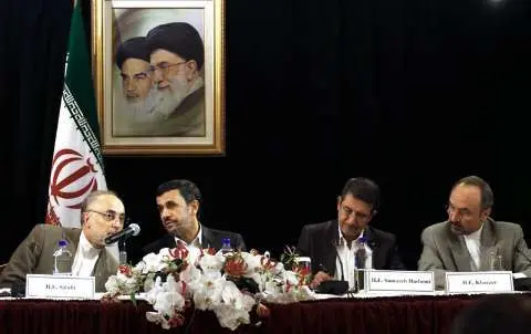 (تصاویر) مشایی در دیدار ایرانیان امریکا با احمدی‌نژاد