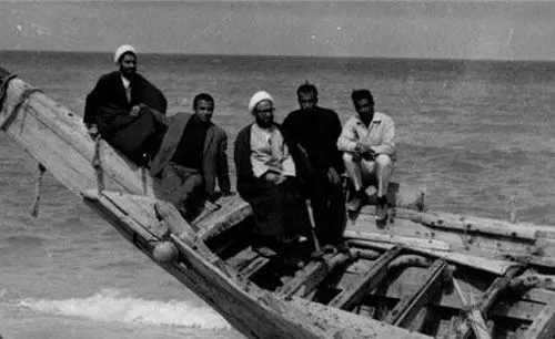 (تصاویر) آیت الله مکارم در دوران تبعید