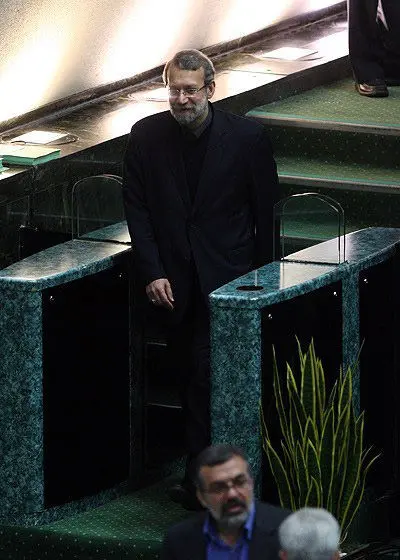 (تصاویر) حواشی صحن‌علنی‌مجلس؛ حضور وزیر اقتصاد و رایزنی‌های حدادعادل