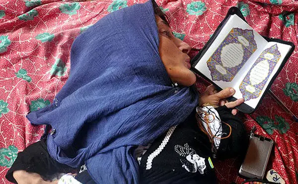 (تصاویر) زندگی فریبا معصومی معلول هنرمند