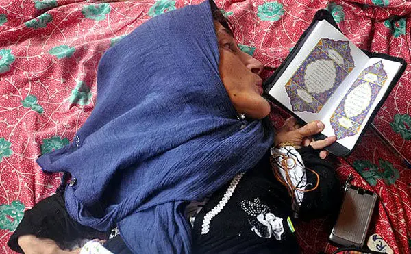 (تصاویر) زندگی فریبا معصومی معلول هنرمند
