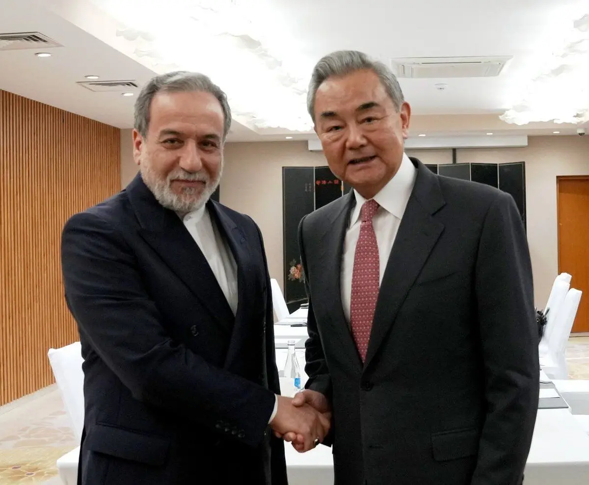 عراقچی در دیدار با همتای چینی: آمریکا عامل ناامنی در تنگه هرمز است