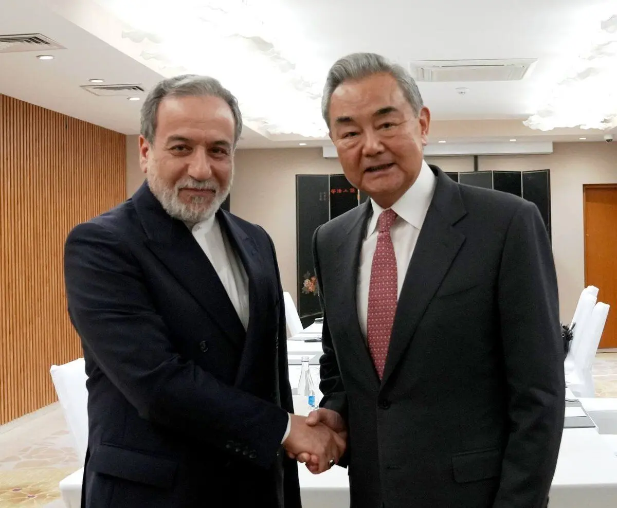 عراقچی در دیدار با همتای چینی: آمریکا عامل ناامنی در تنگه هرمز است