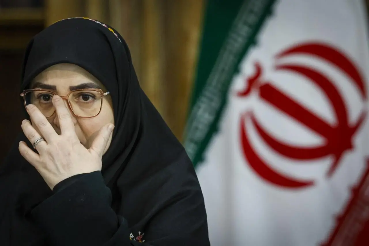 روزنامه کیهان ، پشت صداوسیما در آمد/ انتقاد دوباره از سخنگوی دولت
