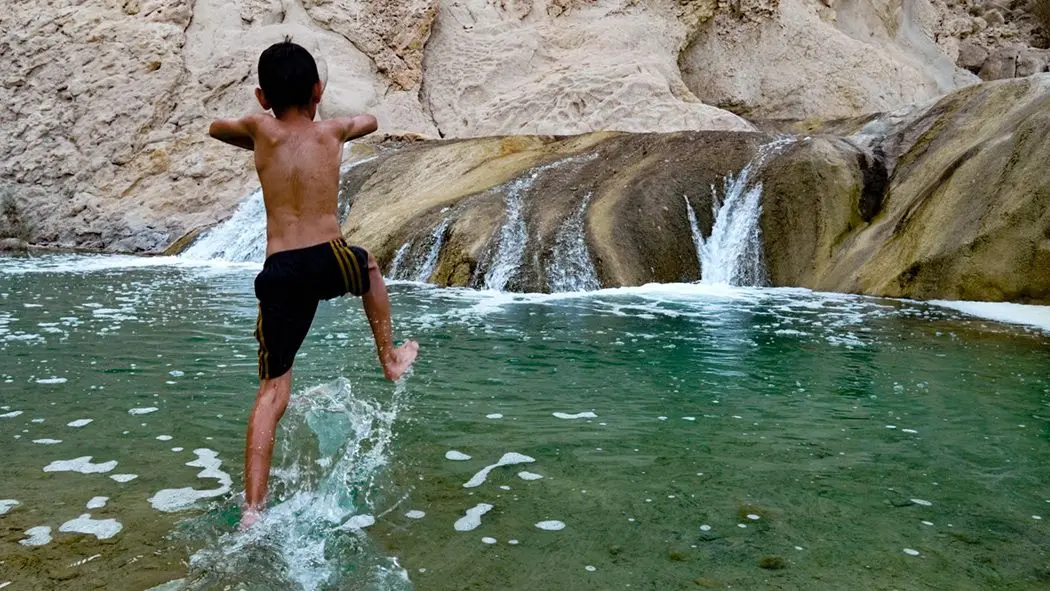 تصاویر؛ آب‌تنی در چشمه آبگرم سیاه‌کش