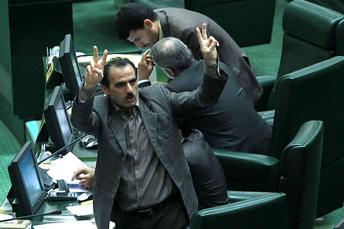 از چهره‌های افسرده فوتبالی و گشت در هوای بارانی تا سقوط هلی‌کوپتر و مراسم ازدواج دسته‌جمعی