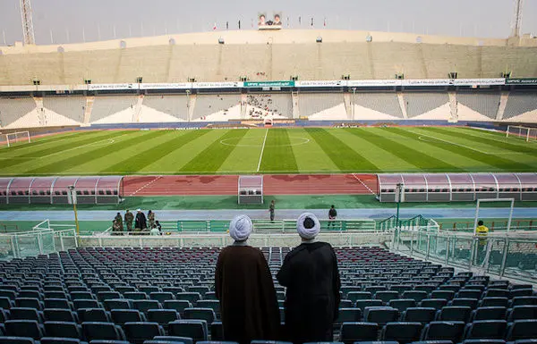 (تصاویر) حواشی تراکتور-پرسپولیس؛ مشاوره روحانیون، درگیری تماشاگران