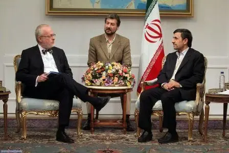 بی‌ادبی سفیر در دیدار احمدی‌نژاد +(تصاویر)