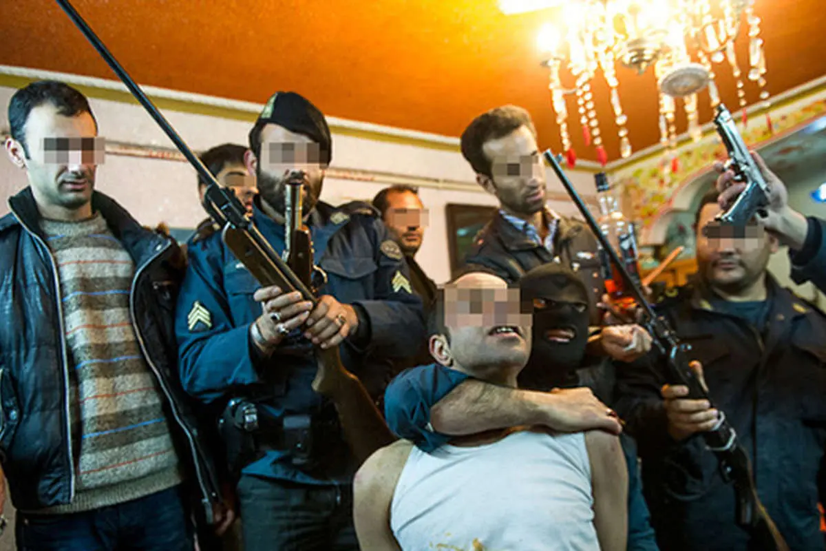 از شادی به سبک جادوگر سرخ‌پوش‌ها و مسابقه بین دانشجویان تا تخریب کامل ساختمان و اعتراض زنانه