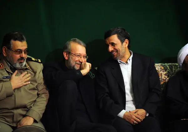 (تصاویر) خوش و بش لاریجانی و احمدی‌نژاد