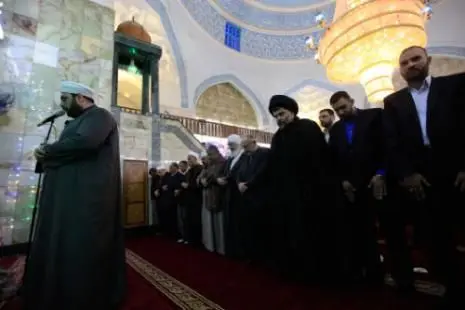 (تصویر)حضور مقتداصدر در نمازجمعه اهل تسنن