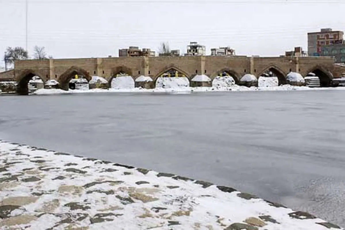 (تصاویر) یخزدن رودخانه در اردبیل!