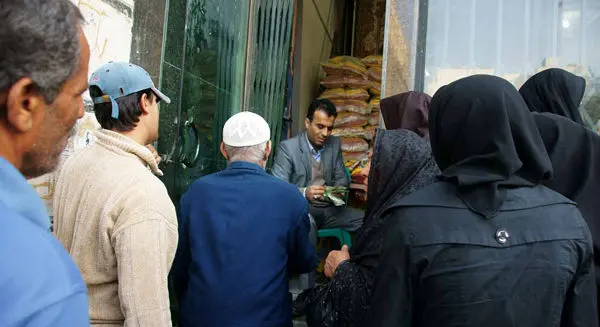 (تصاویر) صف برنج در بوشهر