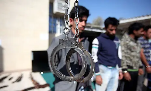 (تصاویر) نمایش کشفیات از اراذل و اوباش
