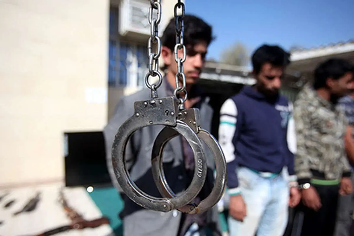 (تصاویر) نمایش کشفیات از اراذل و اوباش