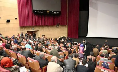 (تصاویر) اکران فیلم 18+ با حضور کودکان!
