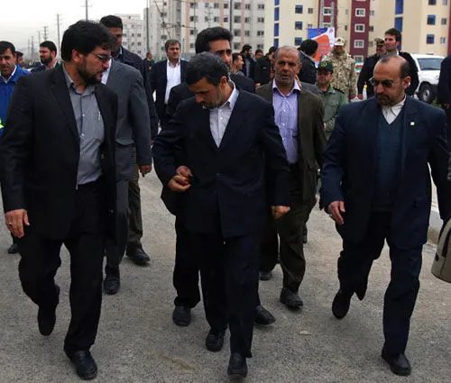 (تصویر) دست در جیب احمدی‌نژاد!