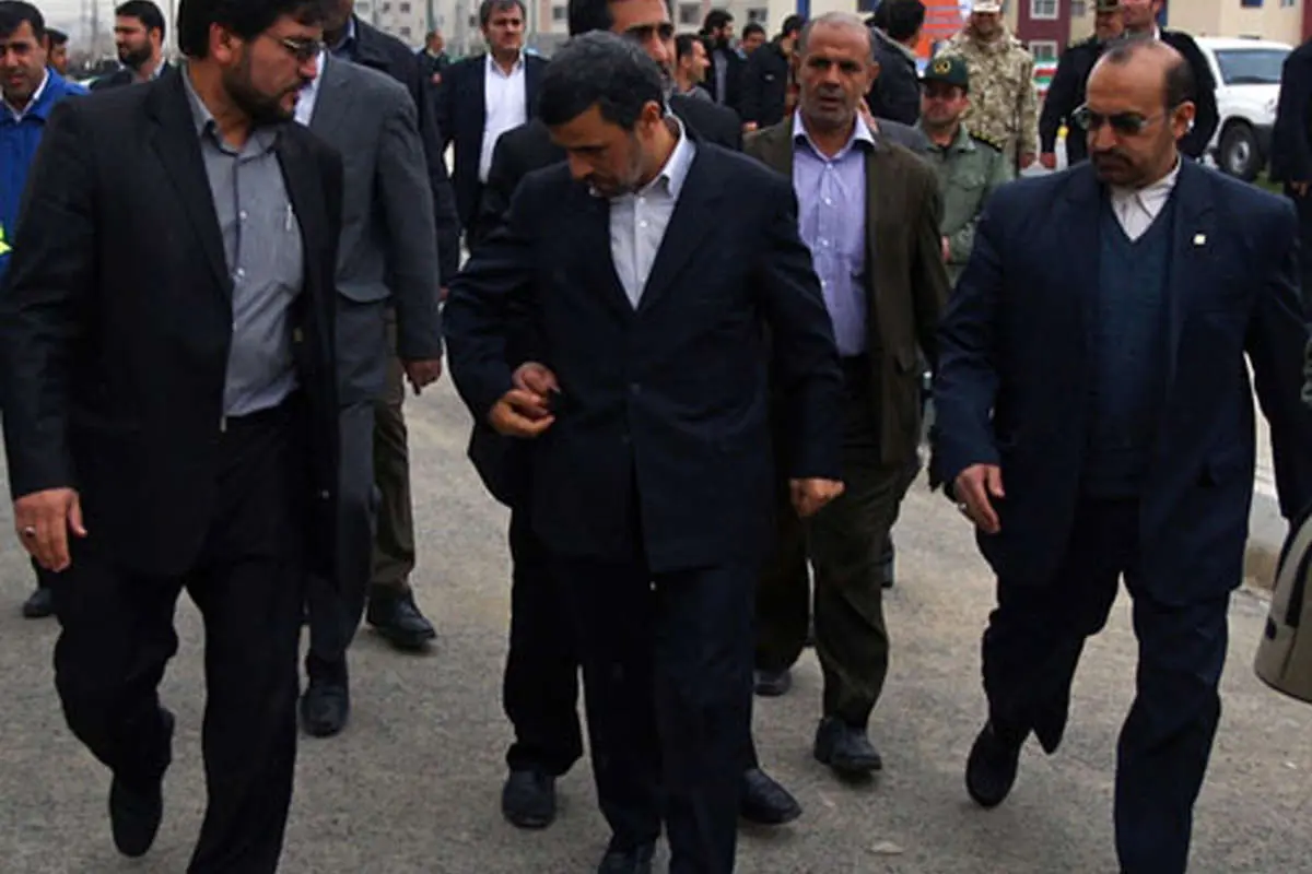 (تصویر) دست در جیب احمدینژاد!
