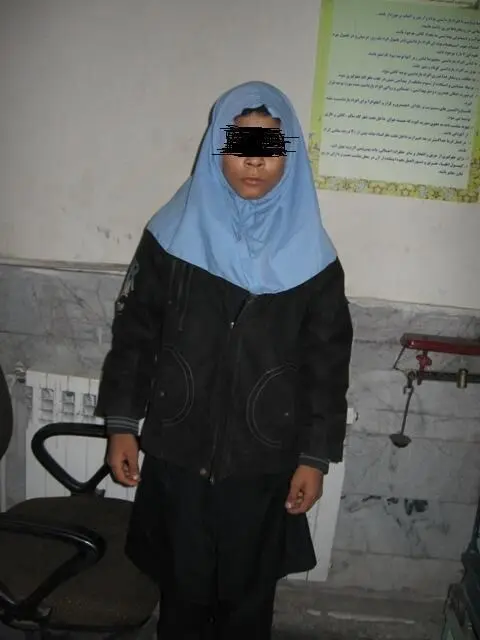 (تصویر) قاچاقجی مواد مخدر با لباس دخترانه!