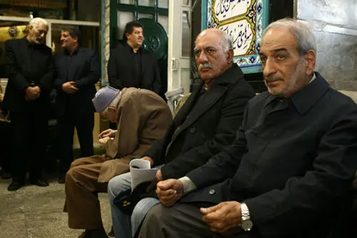 (تصاویر) سوژه ویژه؛ برادران هاشمی در ختم دایی خود