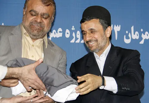 (تصاویر) کلاهی که استثنائا به سر احمدی‌نژاد رفت!