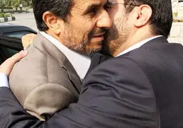 ماندن مرتضوی و مدیریت محفلی احمدی‌نژاد!