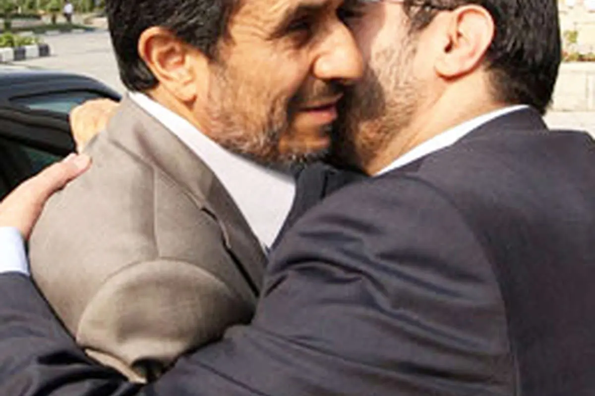 ماندن مرتضوی و مدیریت محفلی احمدینژاد!