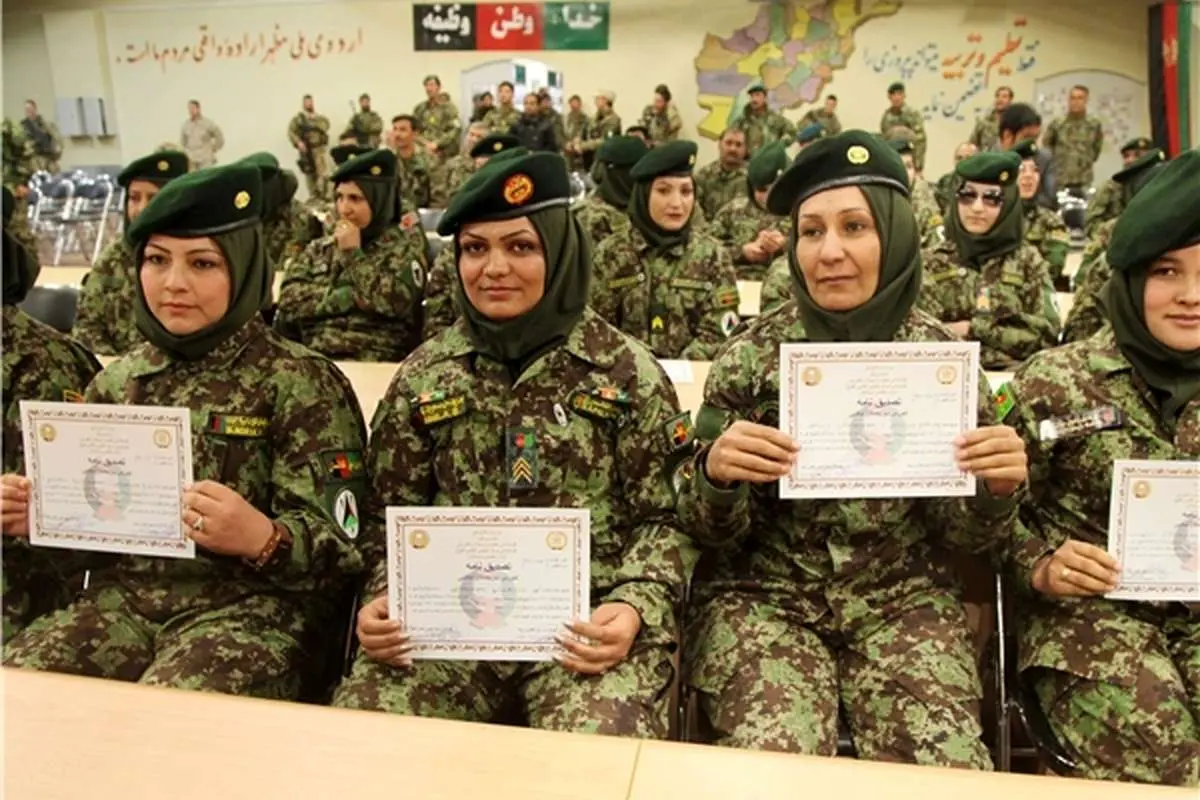 (تصاویر) فارغالتحصیلی زنان ارتشی افغان
