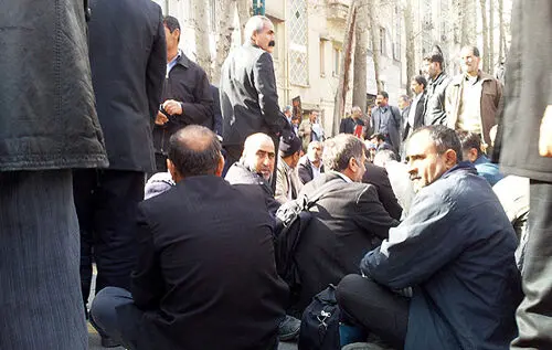 (تصاویر) تجمع کارگران مقابل ریاست‌جمهوری