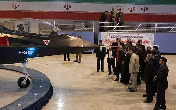 (تصاویر) رونمایی از جنگنده پیشرفته ایرانی