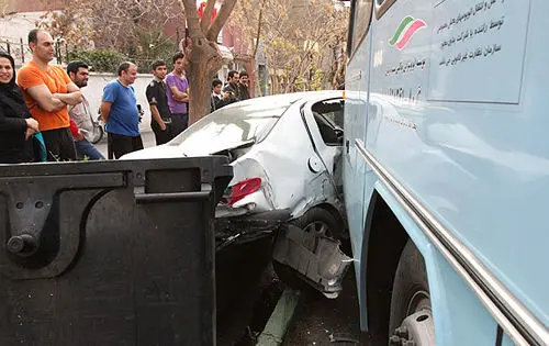 (تصاویر) تصادف اتوبوس شرکت واحد با خودرو