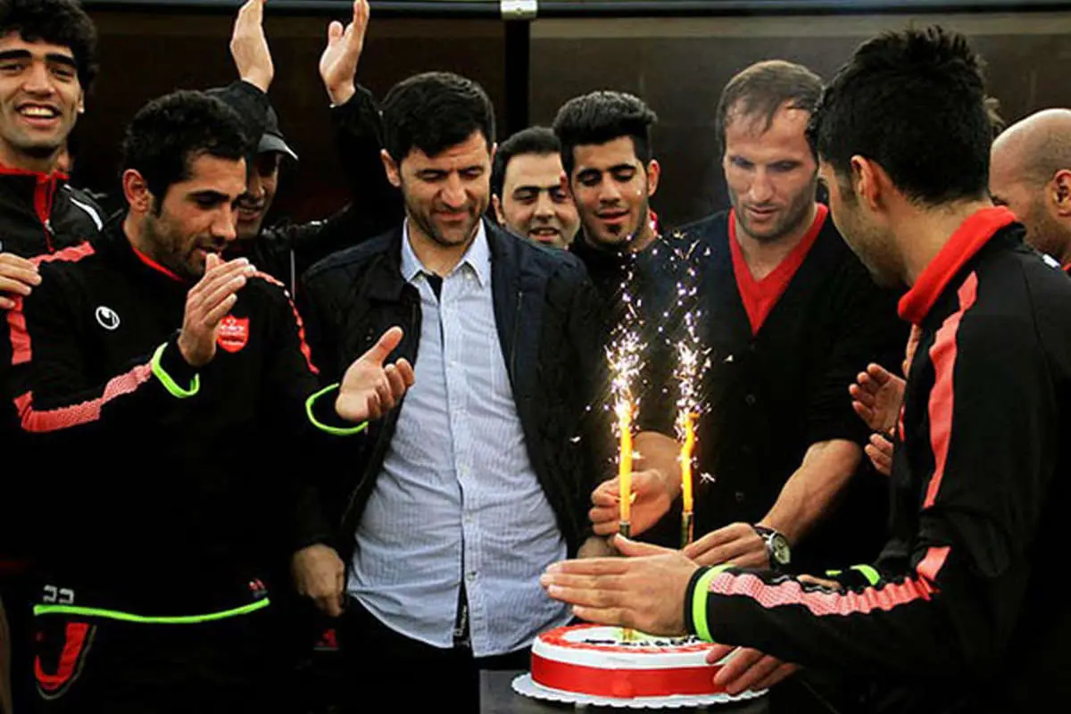 (تصاویر) مسئولانرئال و تولدباقری در تمرین پرسپولیس