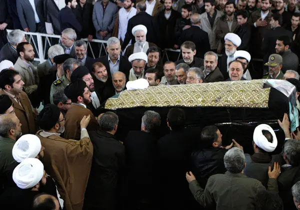 (تصاویر) پیکر آیت‌الله‌خوشوقت بر دوش‌عزاداران