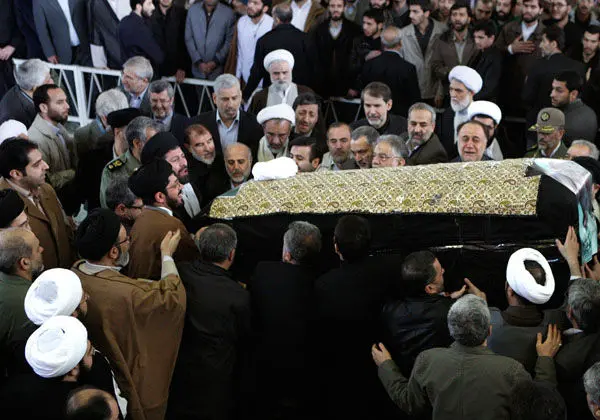 (تصاویر) پیکر آیت‌الله‌خوشوقت بر دوش‌عزاداران