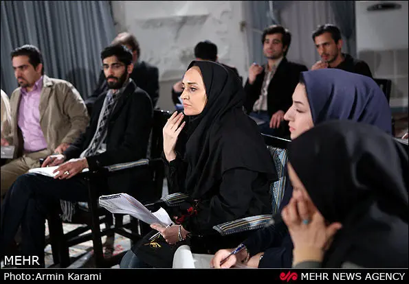 (تصویر)خانم خبرنگاری که احمدی‌نژاد را به چالش کشید